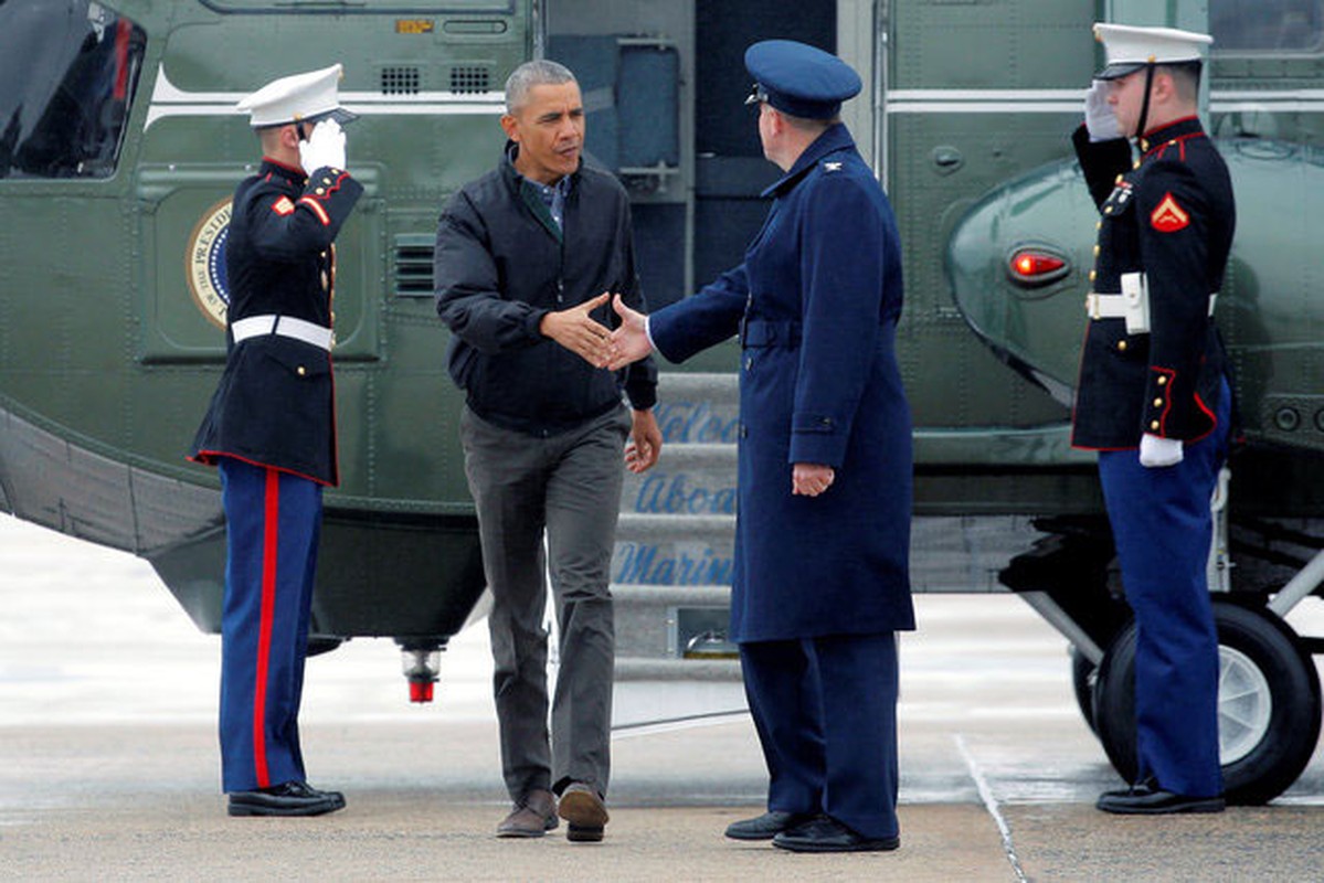 Anh Tong thong Obama len duong sang tham Viet Nam-Hinh-4